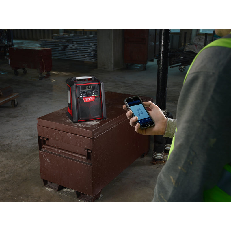 M18™ Radio-chargeur de chantier Bluetooth® – M18 RC
